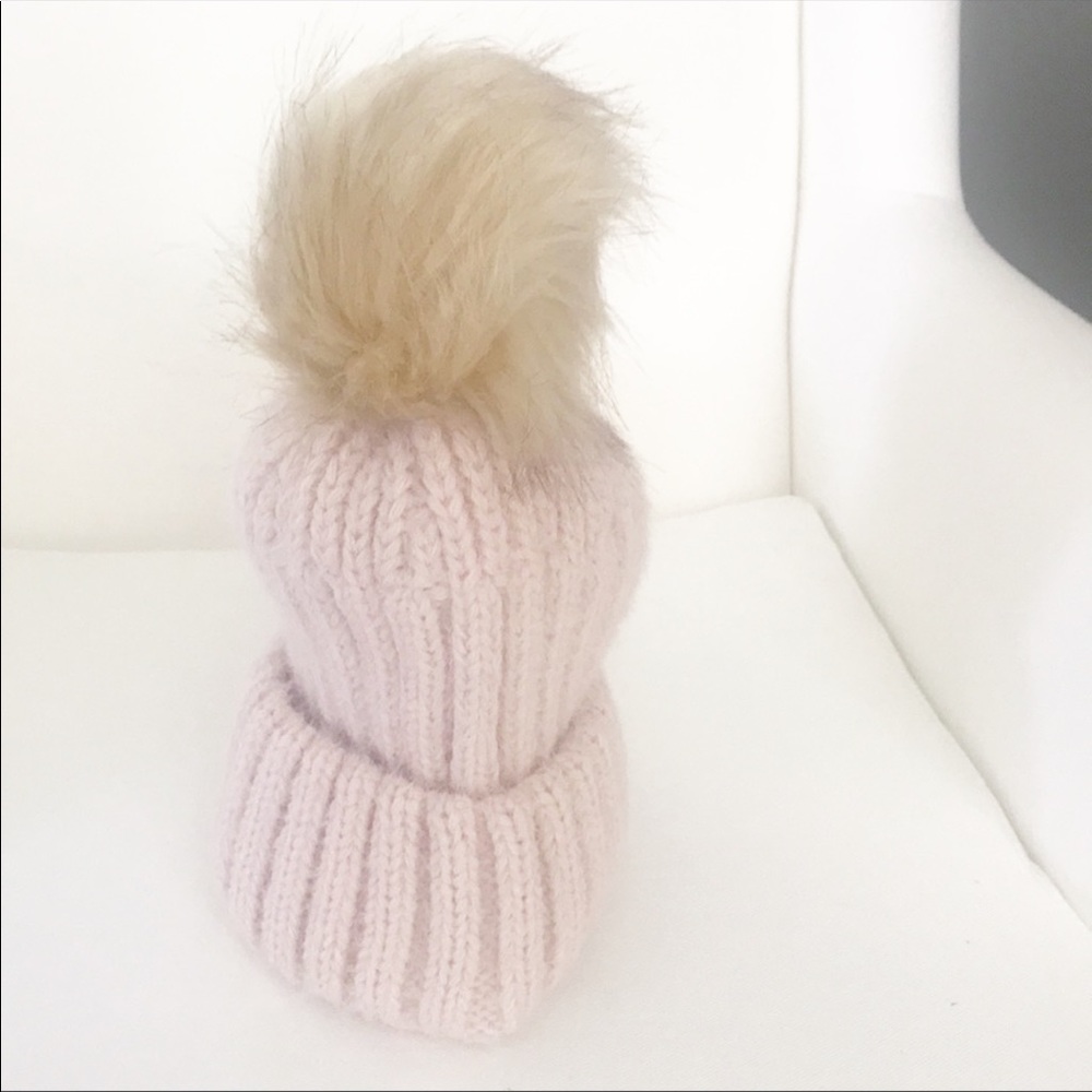 NWT So Soft Blush Knit Hat With Fur Pom-Pom - Picture 5 of 5